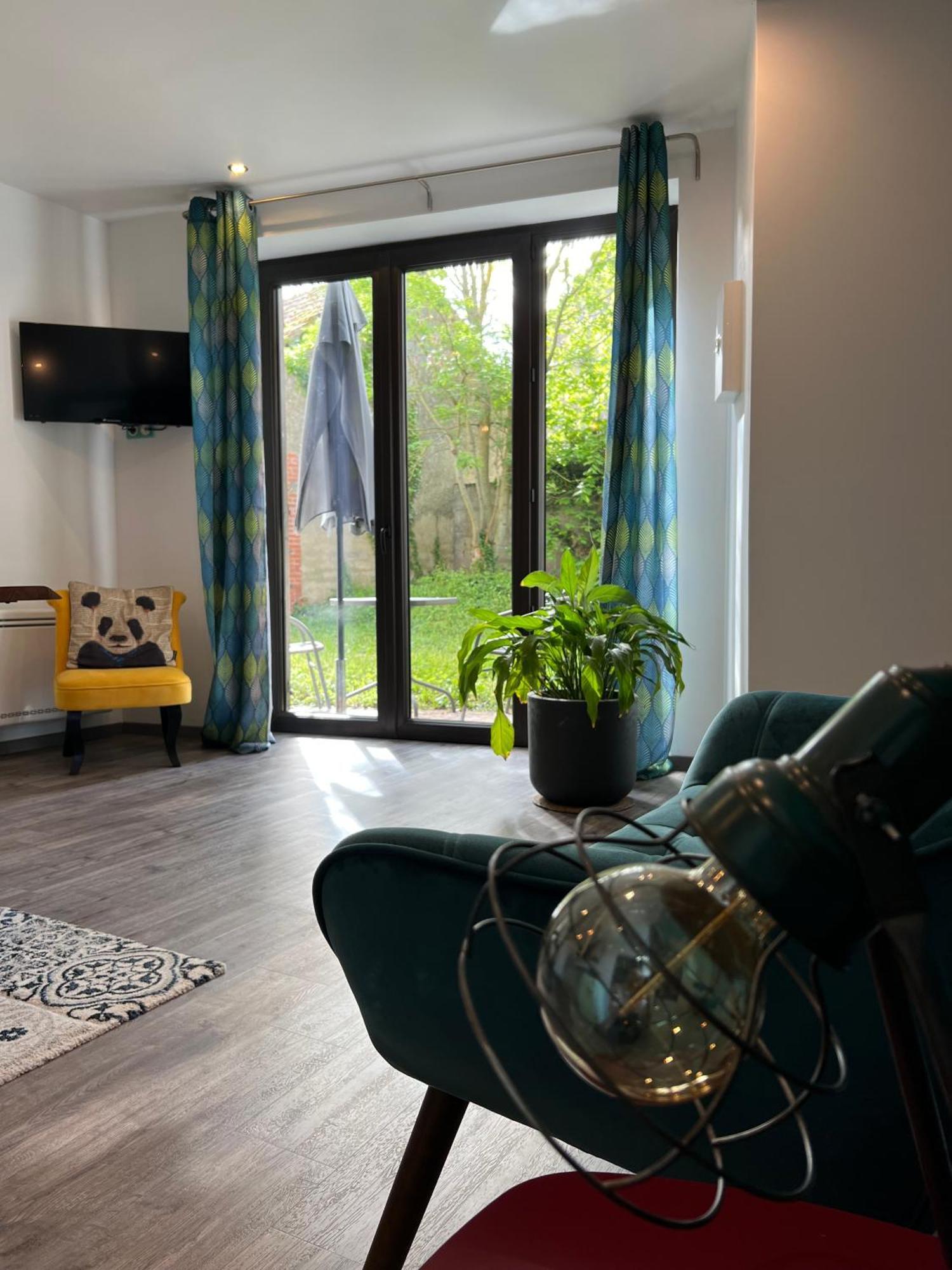 Appartement Les Haltes de la Rive Gauche à Sury-pres-Lere Extérieur photo